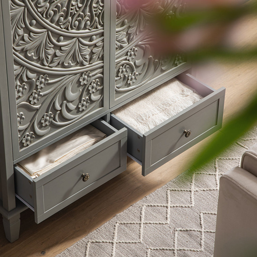 Chantilly Mid Gray Carved Double Closet