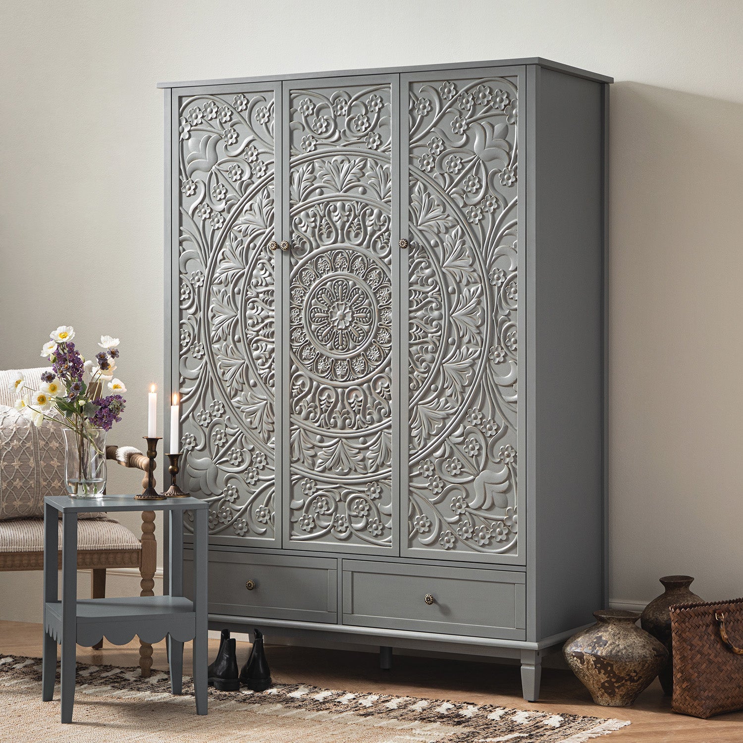 Chantilly Mid Gray Carved Triple Closet